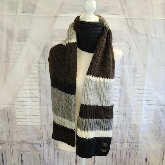Coach Winter Scarf - Picture 1 of 2